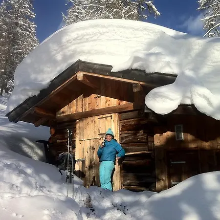 Haus Wallner アパート *